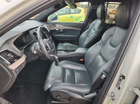 YV4A22PLXM1682182 2021 VOLVO XC90 Silver Սալոնի դիմացի տեսք