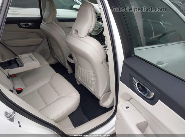 YV4A22RL8M1721753 2021 VOLVO XC60 White Vista de la etiqueta del VIN