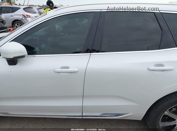 YV4A22RL8M1721753 2021 VOLVO XC60 White Vista interior de 360 grados