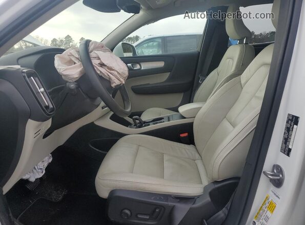 YV4AC2HK6N2774954 2022 VOLVO XC40 White Вид салону спереду