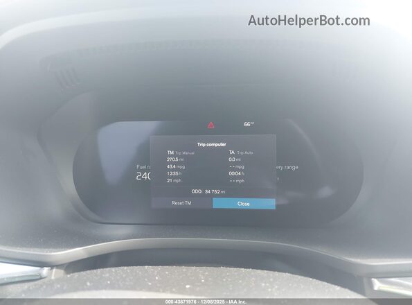 YV4BK0DP7N1941339 2022 VOLVO XC60 RECHARGE PLUG-IN HYBRID Gray Widok tylnych siedzeń