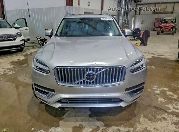 YV4BR0CK4M1730700 2021 VOLVO XC90 Серебряный Вид спереди