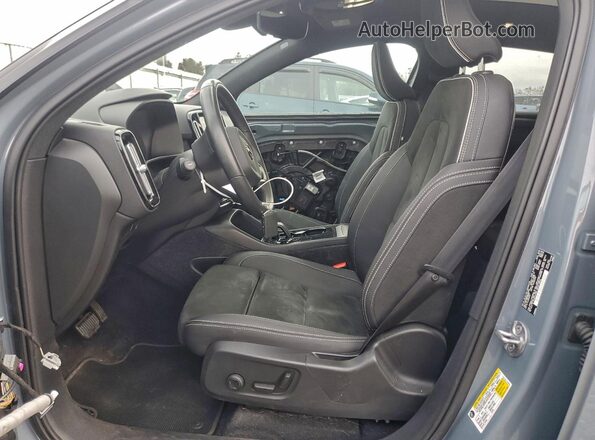 YV4ED3GB8N2006088 2022 VOLVO C40 Gray 