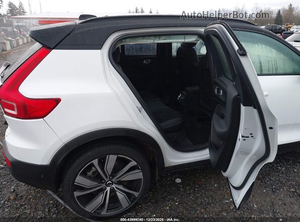 YV4ED3UB9N2775946 2022 VOLVO XC40 RECHARGE PURE ELECTRIC White Widok naklejki z numerem VIN