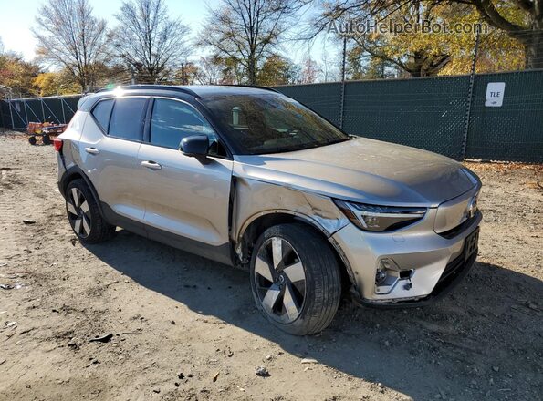 YV4ED3UM1P2031360 2023 VOLVO XC40 Серебряный Передняя правая четверть