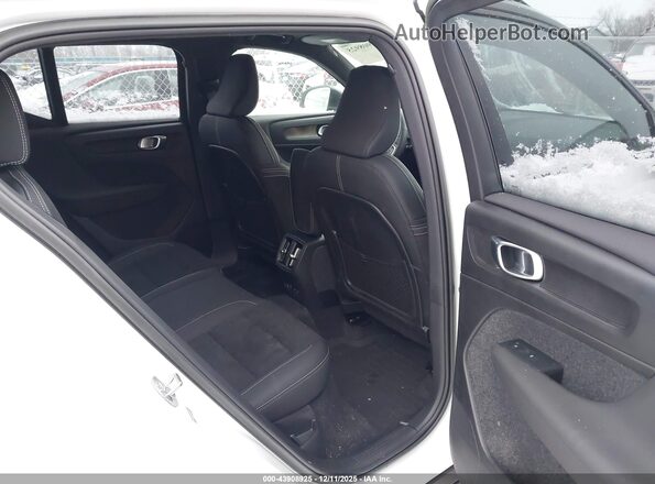YV4ED3UM3P2002278 2023 VOLVO XC40 RECHARGE PURE ELECTRIC White Вид наклейки з VIN-кодом