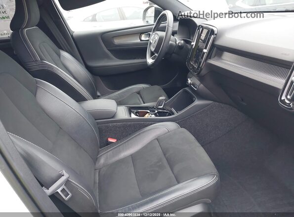 YV4ED3UR1M2564154 2021 VOLVO XC40 RECHARGE PURE ELECTRIC White Vista interior delantera