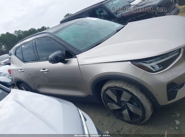 YV4ED3UW2P2070931 2023 VOLVO XC40 RECHARGE PURE ELECTRIC Beige Widok wnętrza z tyłu