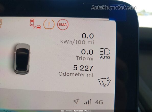 YV4EK3ZK8SS156703 2025 VOLVO EX30 Gray 