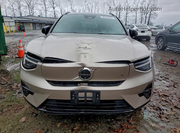YV4ER3XM3R2234606 2024 VOLVO XC40 Silver Vista frontal