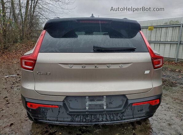 YV4ER3XM3R2234606 2024 VOLVO XC40 Silver Vista trasera