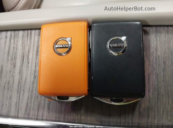 YV4H60CL7N1841206 2022 VOLVO XC90 RECHARGE PLUG-IN HYBRID Silver Dashboard view