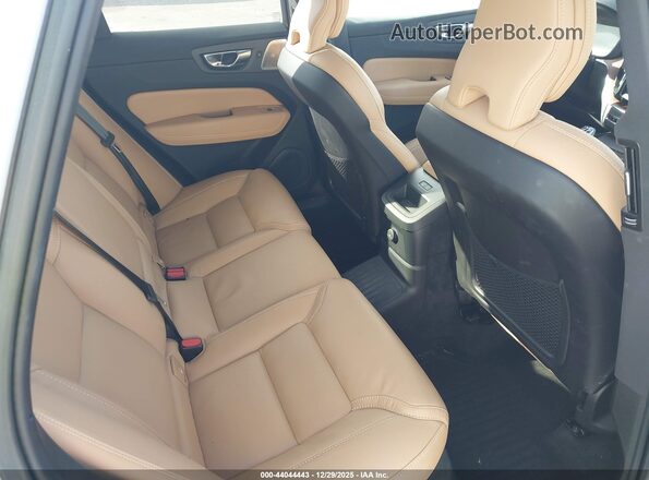 YV4H60DA1P1376177 2023 VOLVO XC60 RECHARGE PLUG-IN HYBRID White VIN კოდის სტიკერის ხედი