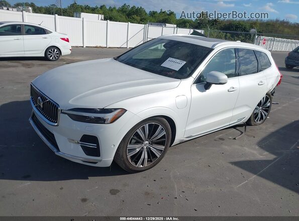 YV4H60DA1P1376177 2023 VOLVO XC60 RECHARGE PLUG-IN HYBRID White წინა მარცხენა ხედი სამი მეოთხედიდან
