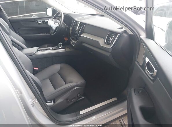 YV4H60RC0S1007619 2025 VOLVO XC60 PLUG-IN HYBRID Gray Widok wnętrza z przodu