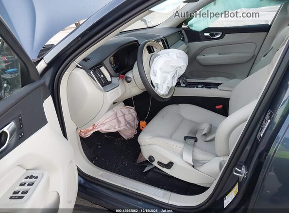 YV4H60RC2S1074772 2025 VOLVO XC60 PLUG-IN HYBRID Dark Blue Вид салону спереду