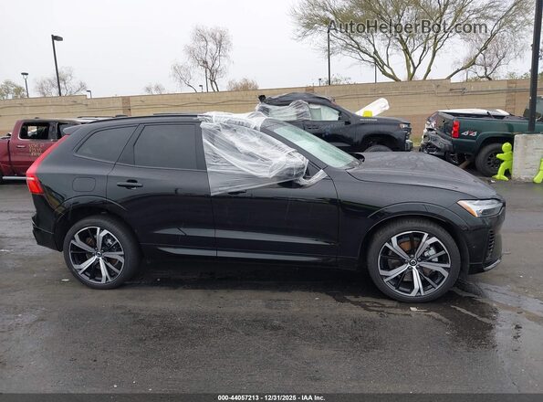 YV4H60RM9S1147516 2025 VOLVO XC60 PLUG-IN HYBRID Black Սալոնի հետևի տեսք