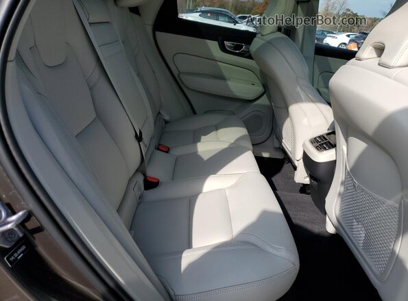 YV4L12DL4N1946000 2022 VOLVO XC60 Charcoal Սալոնի հետևի տեսք