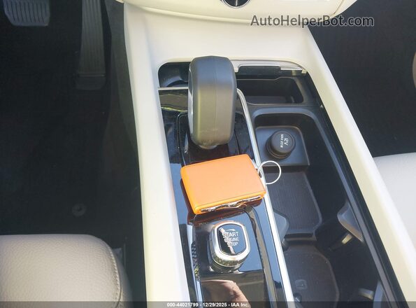 YV4L12DV2P1254581 2023 VOLVO XC60 Синий Вид панели приборов
