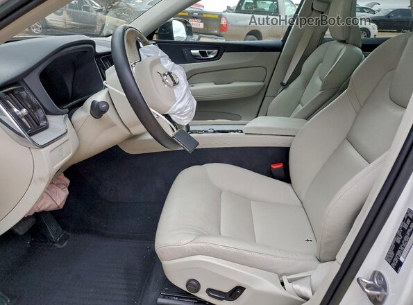 YV4L12DW1P1300670 2023 VOLVO XC60 White Front interior view
