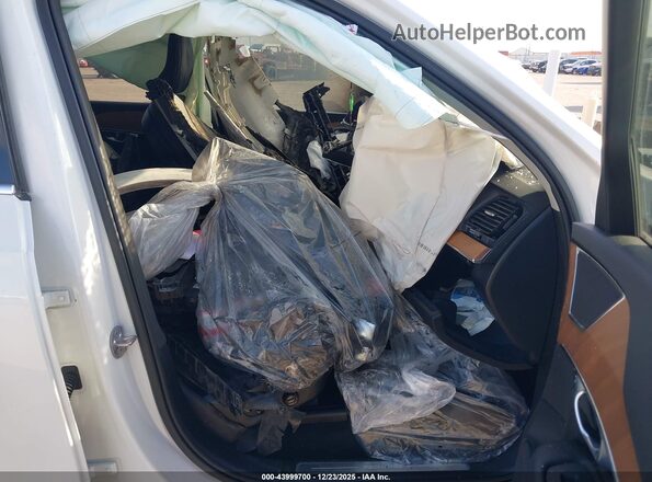 YV4L12PE0R1229807 2024 VOLVO XC90 White Front interior view