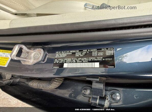 YV4L12RK0N1920946 2022 VOLVO XC60 Blue Vista del compartimento del motor