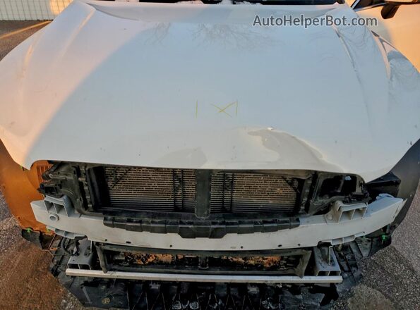 YV4L12RK4N1019806 2022 VOLVO XC60 White Vista del compartimento del motor
