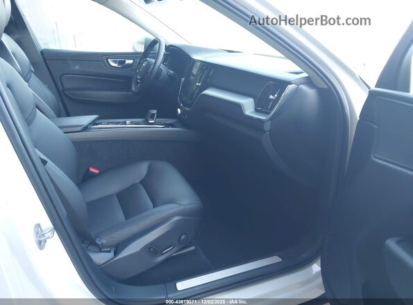 YV4L12RK7R1829629 2024 VOLVO XC60 White Vista interior delantera
