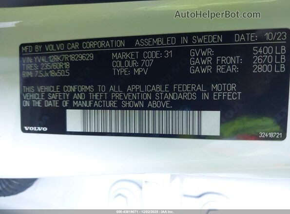 YV4L12RK7R1829629 2024 VOLVO XC60 White Vista del compartimento del motor