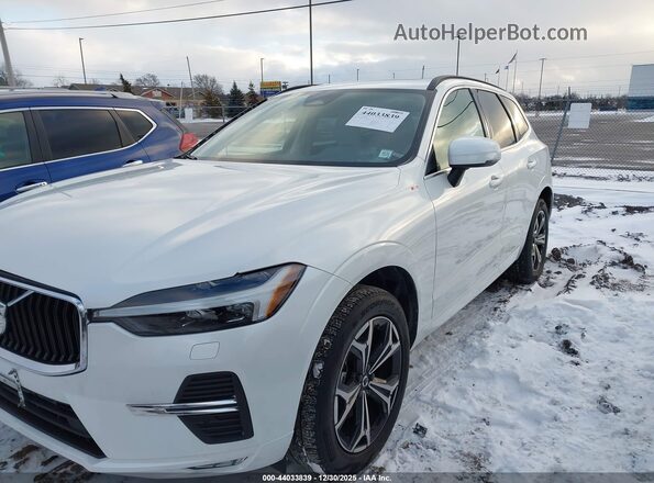 YV4L12RKXN1054253 2022 VOLVO XC60 White Widok z przodu