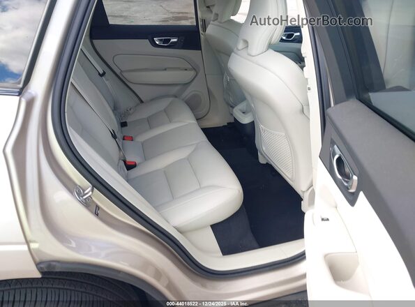 YV4L12RKXR1924749 2024 VOLVO XC60 Champagne Widok naklejki z numerem VIN