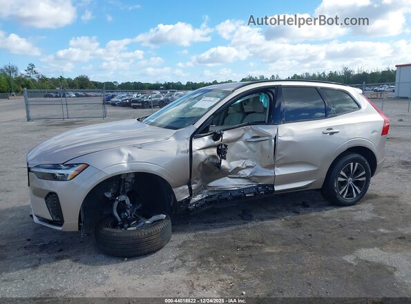 YV4L12RKXR1924749 2024 VOLVO XC60 Champagne Widok z przodu