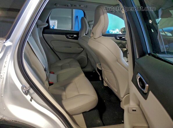 YV4L12RN3P1346159 2023 VOLVO XC60 White Widok wnętrza z tyłu