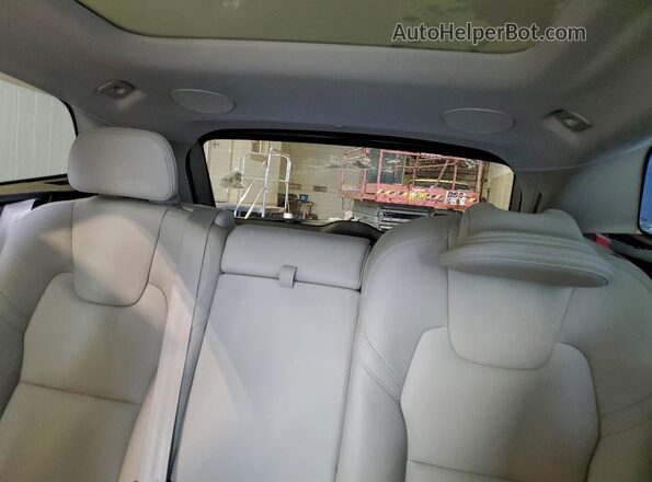 YV4L12RN3P1346159 2023 VOLVO XC60 White Widok tylnych siedzeń