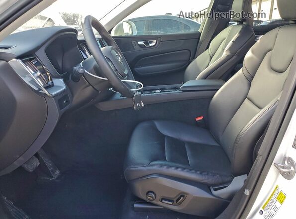 YV4L12RVXP1216671 2023 VOLVO XC60 White Вид салону спереду