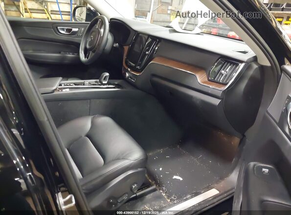 YV4L12RW7P1288940 2023 VOLVO XC60 Black Widok wnętrza z przodu