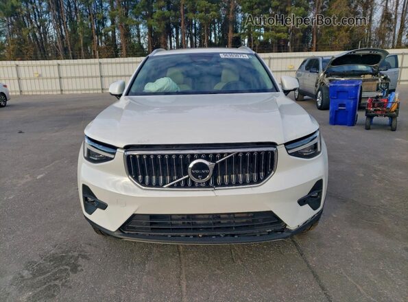 YV4L12UE2R2234490 2024 VOLVO XC40 White 