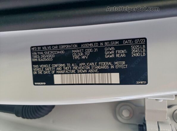 YV4L12UE2R2234490 2024 VOLVO XC40 White 
