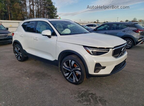 YV4L12UE2R2234490 2024 VOLVO XC40 White 