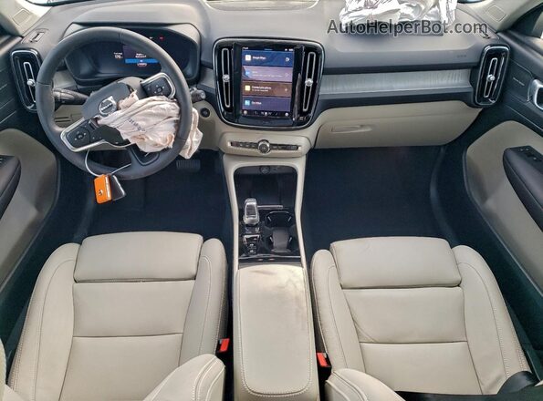 YV4L12UE2R2234490 2024 VOLVO XC40 White 