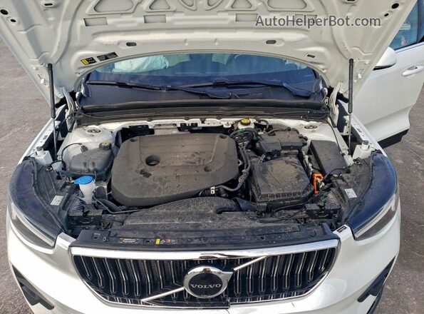 YV4L12UE2R2234490 2024 VOLVO XC40 White 