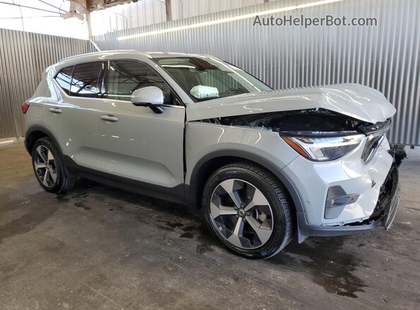 YV4L12UE6S2602790 2025 VOLVO XC40 Gray Delantero derecho