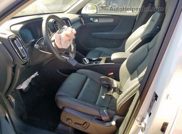 YV4L12UE8S2595275 2025 VOLVO XC40 Белый Вид салона спереди