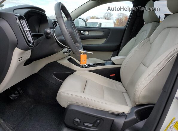 YV4L12UEXR2262859 2024 VOLVO XC40 White 