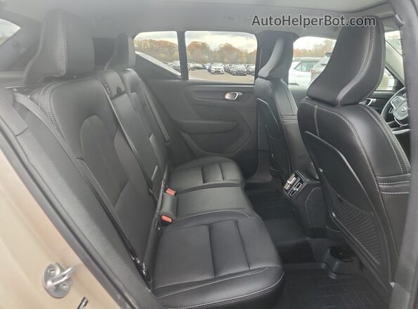 YV4L12UJ3S2600136 2025 VOLVO XC40 Tan უკანა სავარძლების ხედი