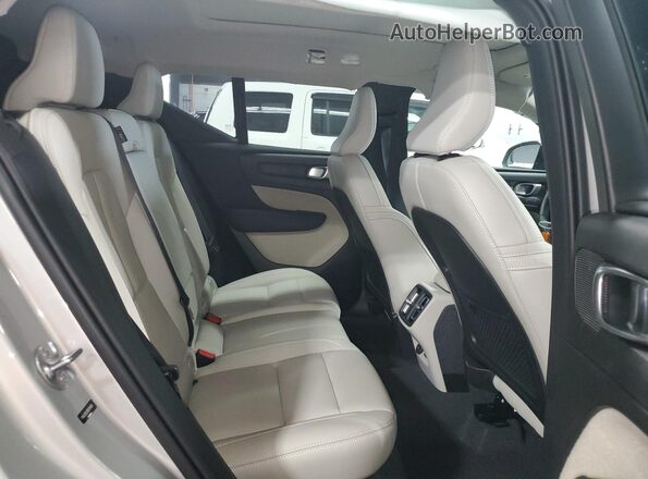 YV4L12UL9R2354902 2024 VOLVO XC40 Silver 