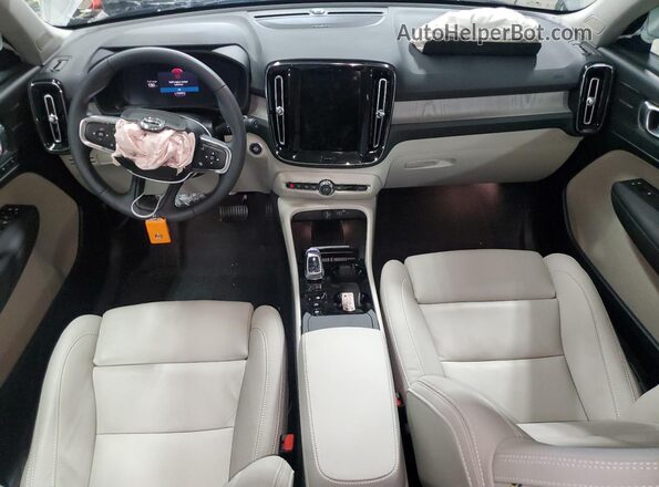 YV4L12UL9R2354902 2024 VOLVO XC40 Silver 
