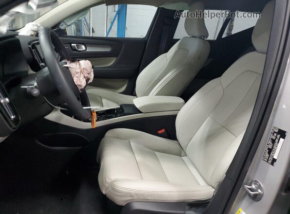 YV4L12UL9R2354902 2024 VOLVO XC40 Silver 