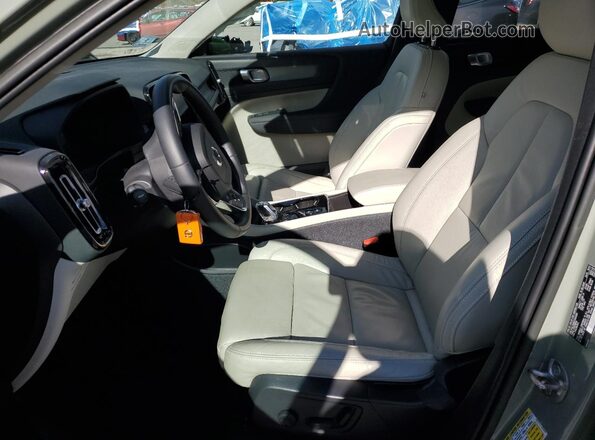 YV4L12UN3P2029368 2023 VOLVO XC40 Green 