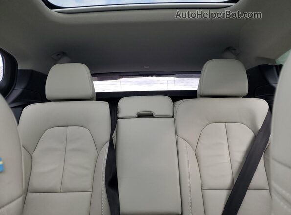 YV4L12UW5P2013021 2023 VOLVO XC40 White 